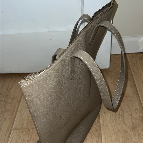 CUYANA Elegant Taupe LEATHER Tote Bag - Picture 15 of 16